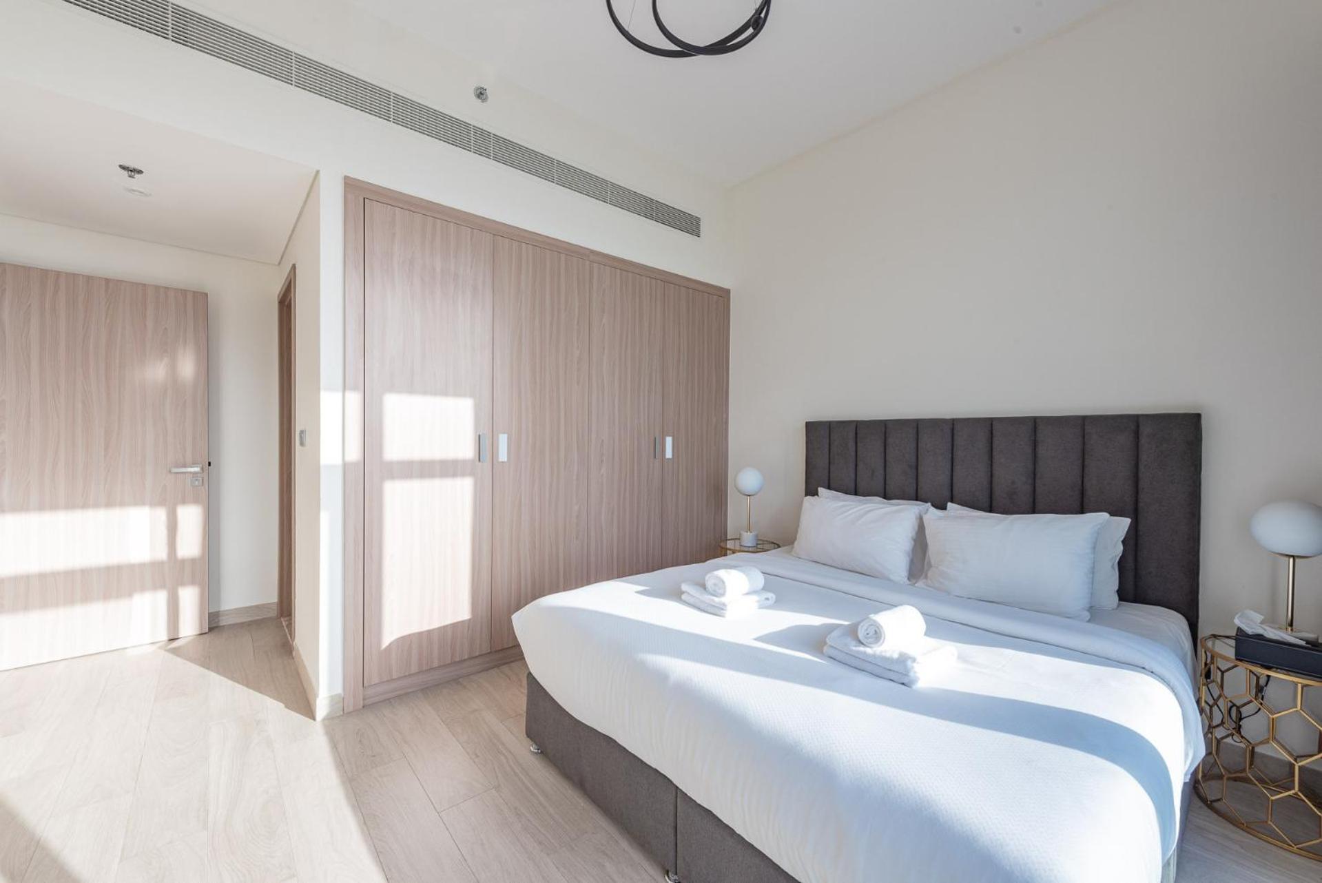 Appartamento Cozy & Convenient 1Br Haven In Al Jaddaf Dubai Esterno foto
