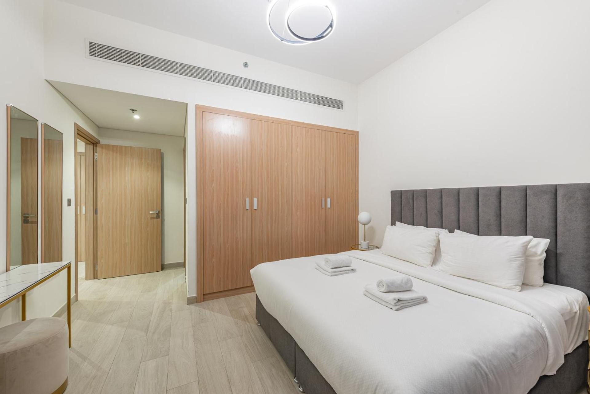 Appartamento Cozy & Convenient 1Br Haven In Al Jaddaf Dubai Esterno foto