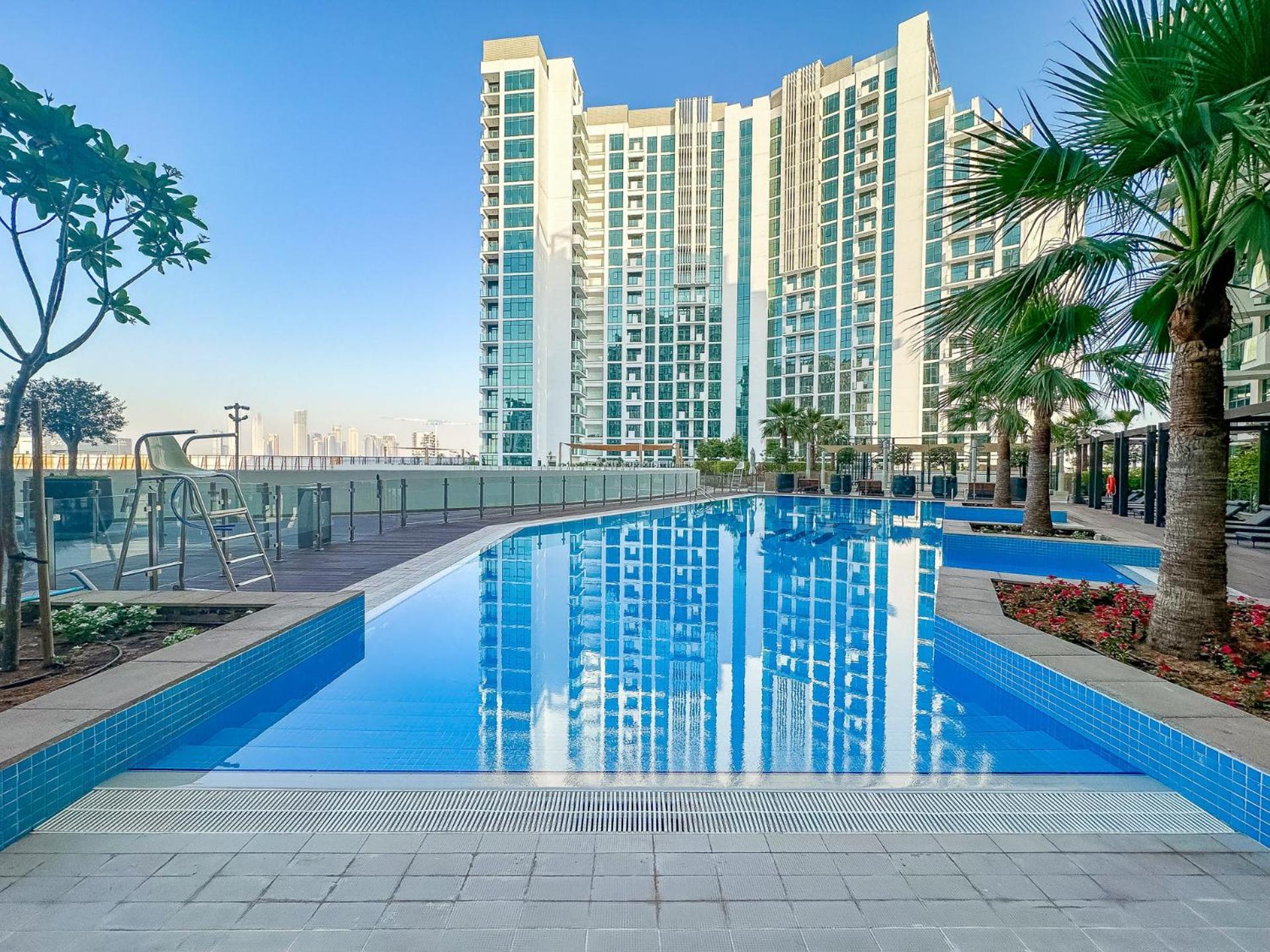 Appartamento Cozy & Convenient 1Br Haven In Al Jaddaf Dubai Esterno foto